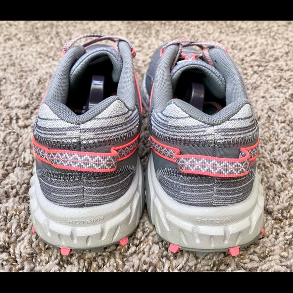 New Balance 410 V6 Trail Runner - Picture 5 of 8